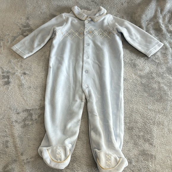 First Impressions - Velour footed sleeper. Size 6-9 months - Picture 1 of 5